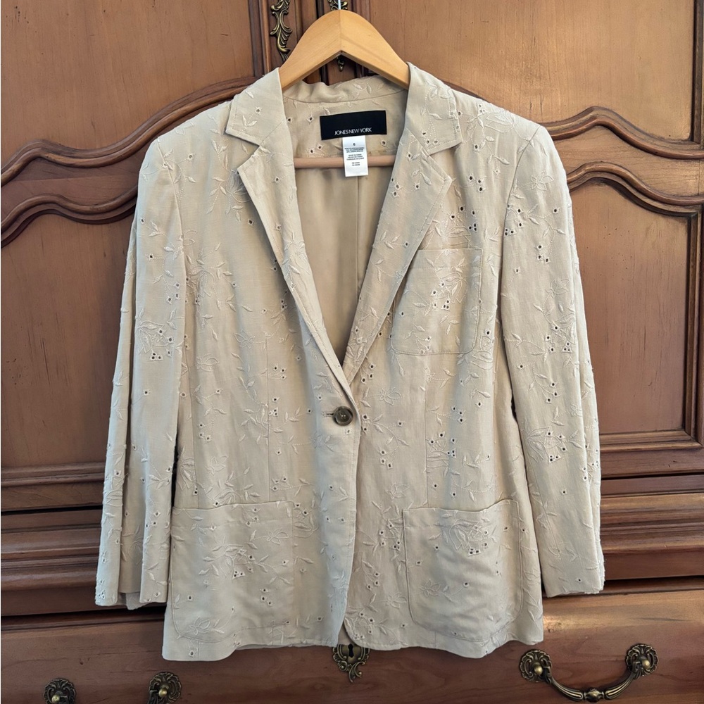 Jones New York blazer size 6